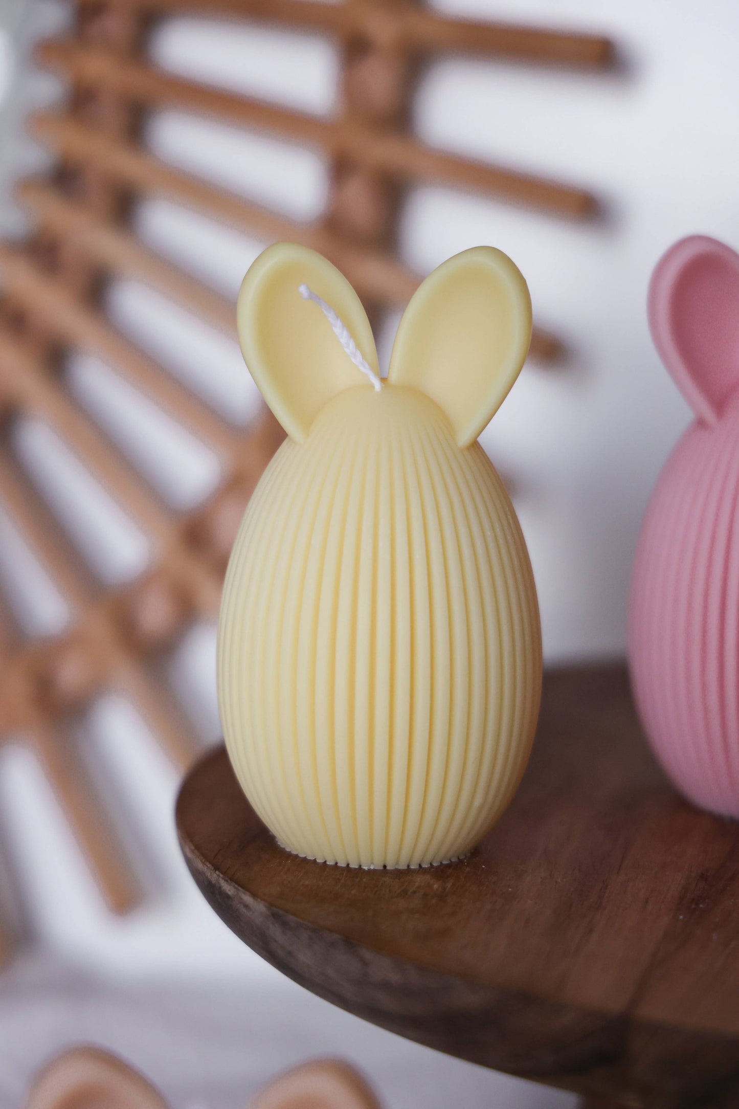 Räfflat äggljus med öron, rapsvax