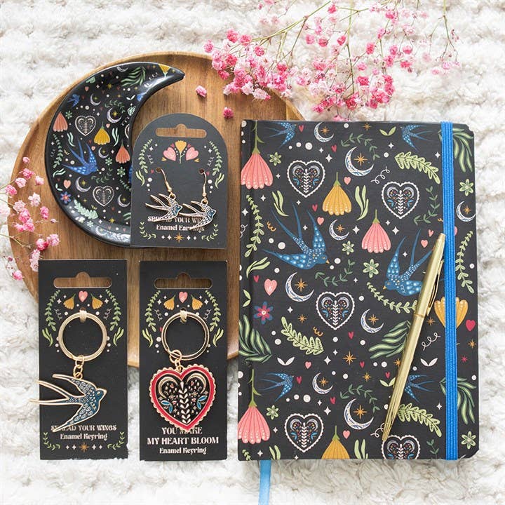 KOMMER SNART Nyckelring med blå svala