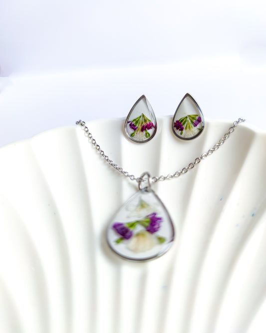 Droppar med slöjblommor, set