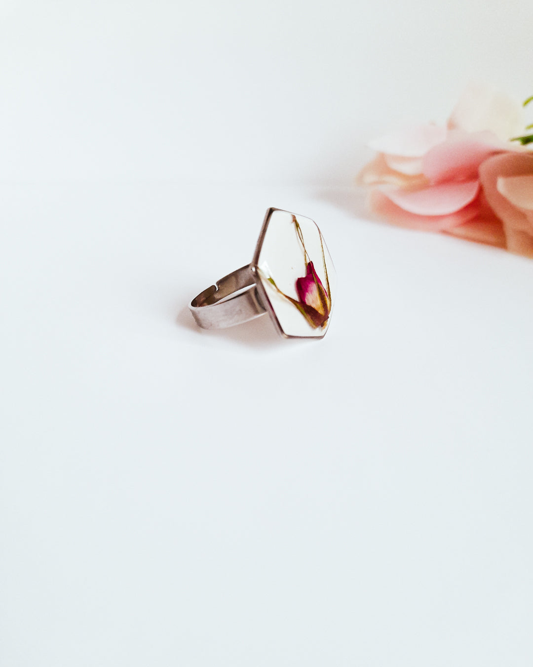Ring med äkta rosenknopp - Fluflu Handgjorda Smycken & Design