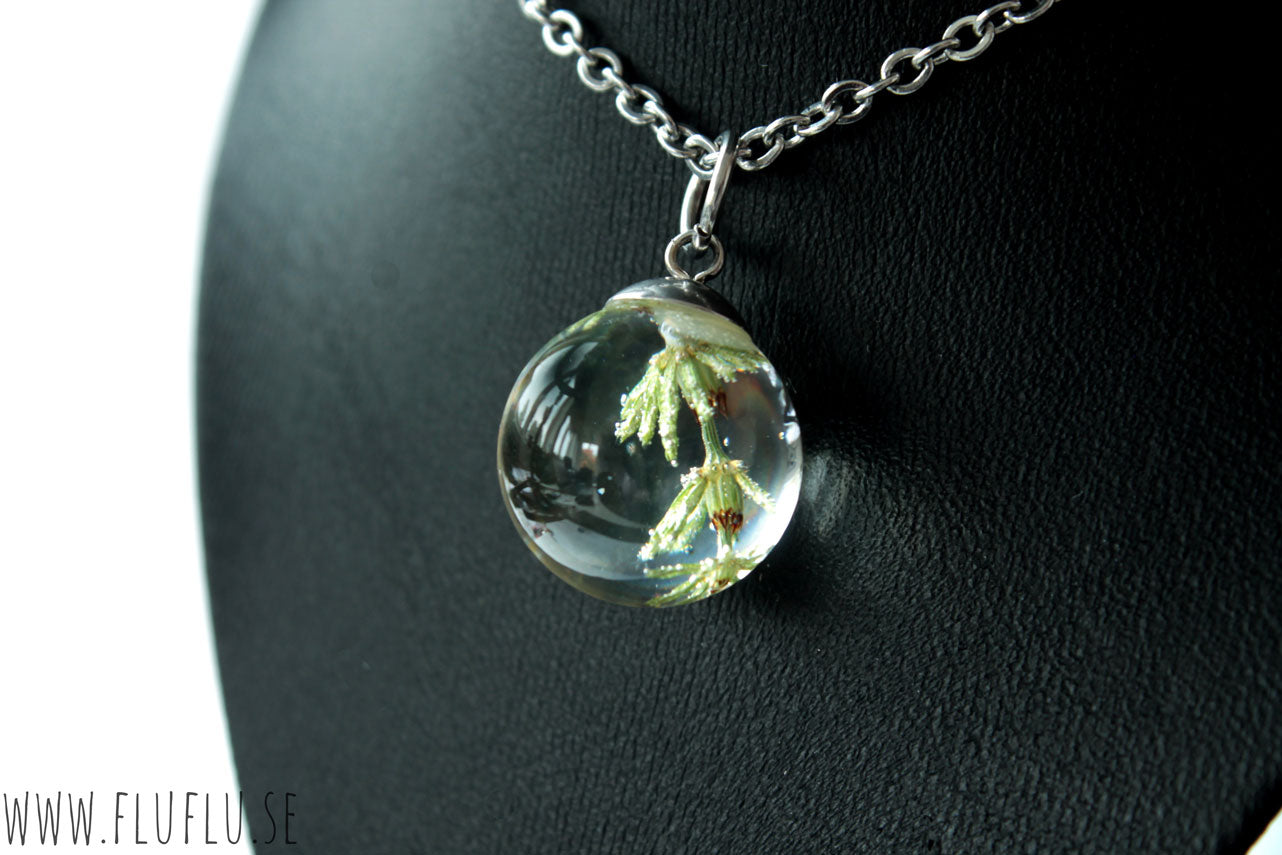 Åkerfräken i pärla - Fluflu Handgjorda Smycken & Design