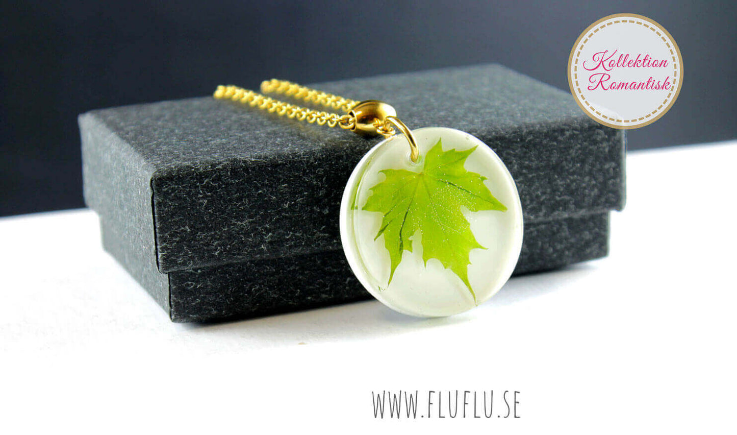Lönnlöv i hänge - Fluflu Handgjorda Smycken & Design