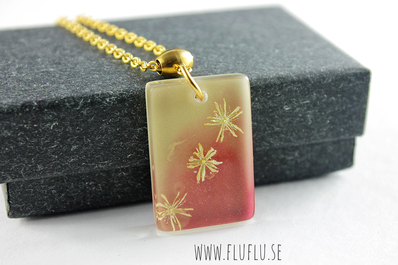 Tre blommor i hänget - Fluflu Handgjorda Smycken & Design