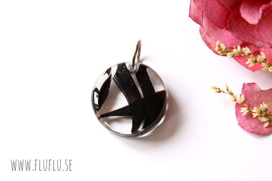 Skatfjäder i hänge - Fluflu Handgjorda Smycken & Design