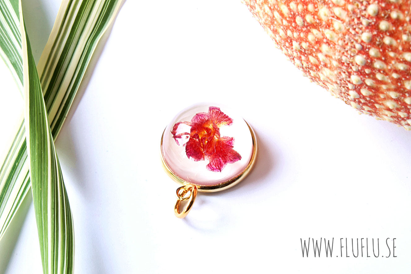 Våreld i cabochon, medium guld - Fluflu Handgjorda Smycken & Design