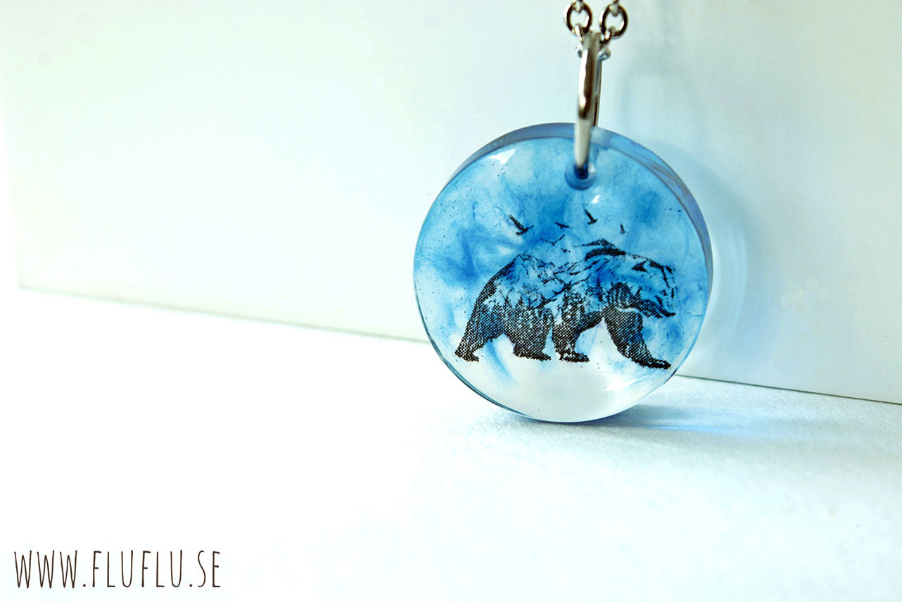 Björn med skog, hänge - Fluflu Handgjorda Smycken & Design