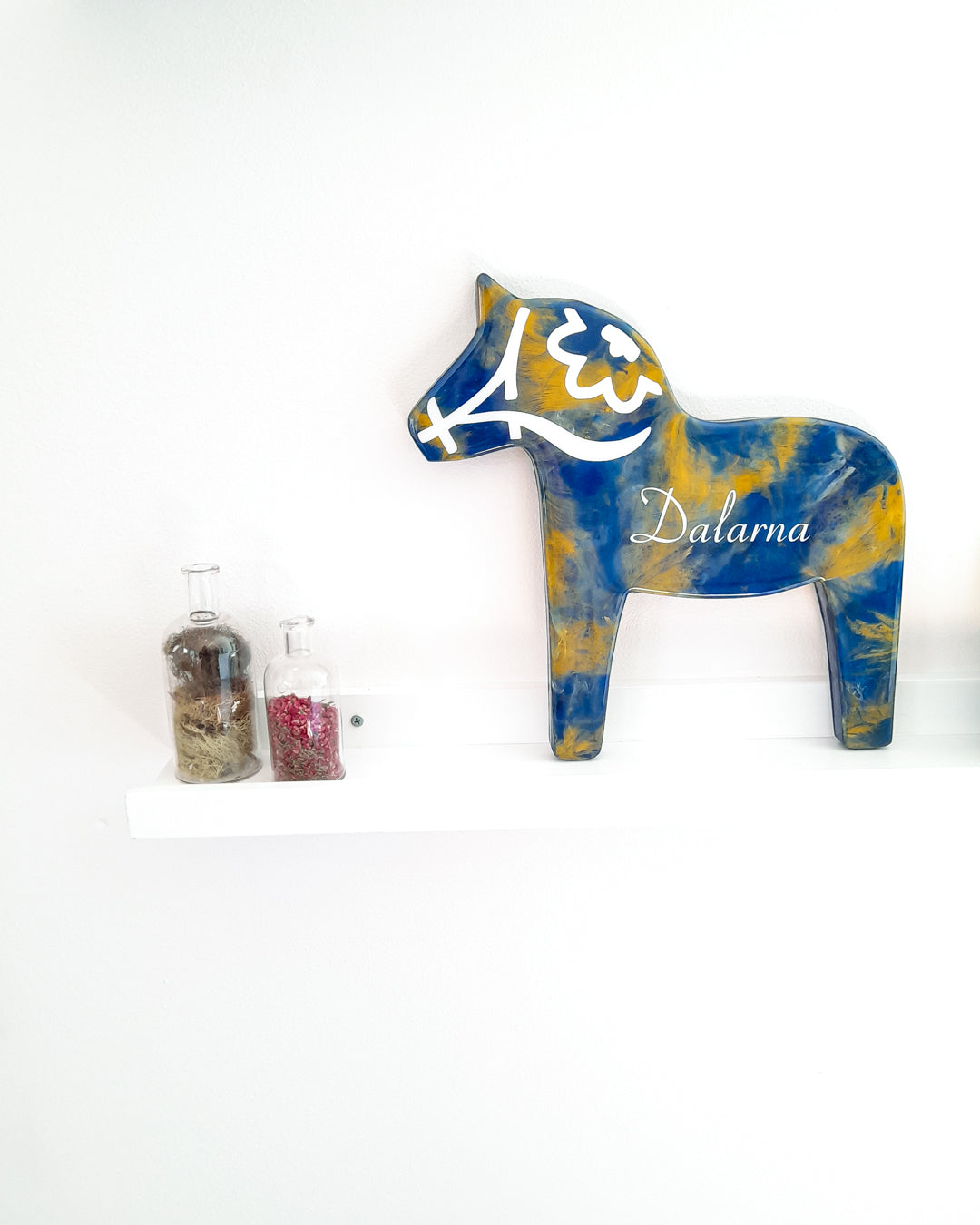 Blå dalahäst, väggdekoration - Fluflu Handgjorda Smycken & Design