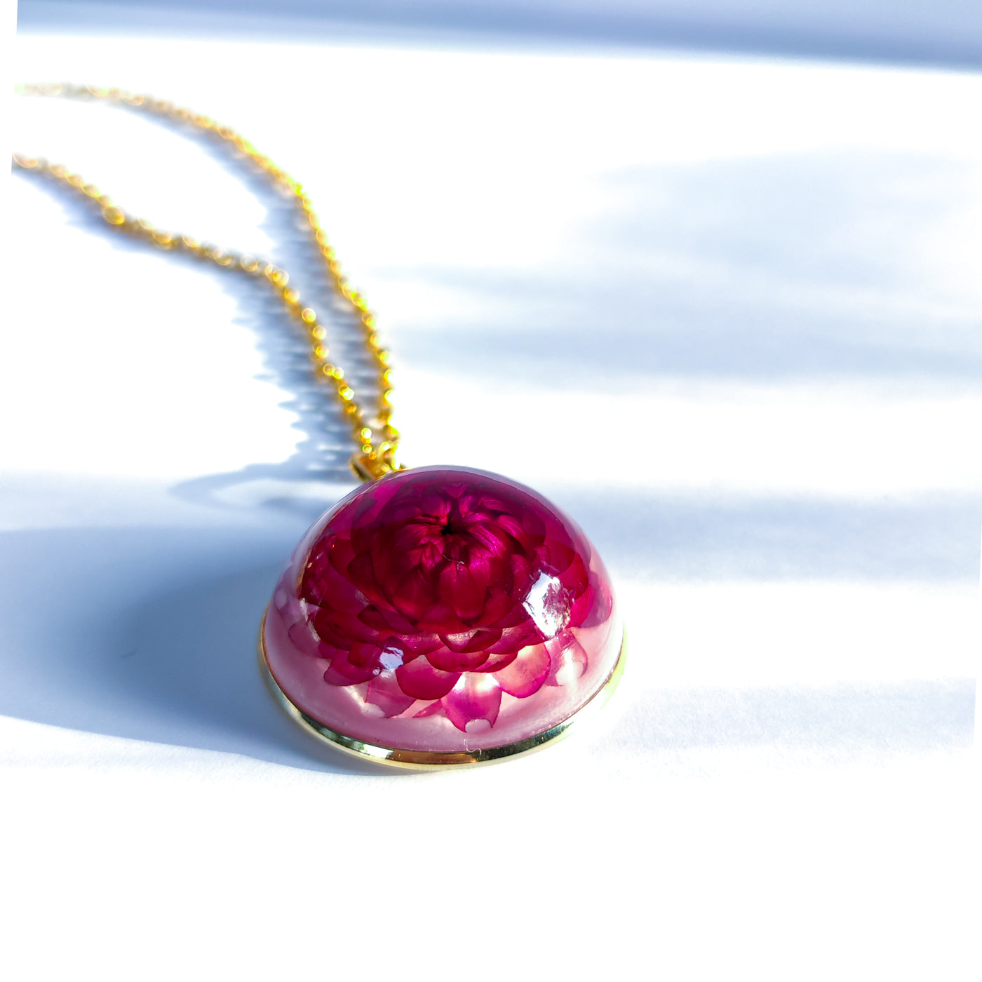 Halssmycke med ingjuten rosa eternell - Fluflu Handgjorda Smycken & Design