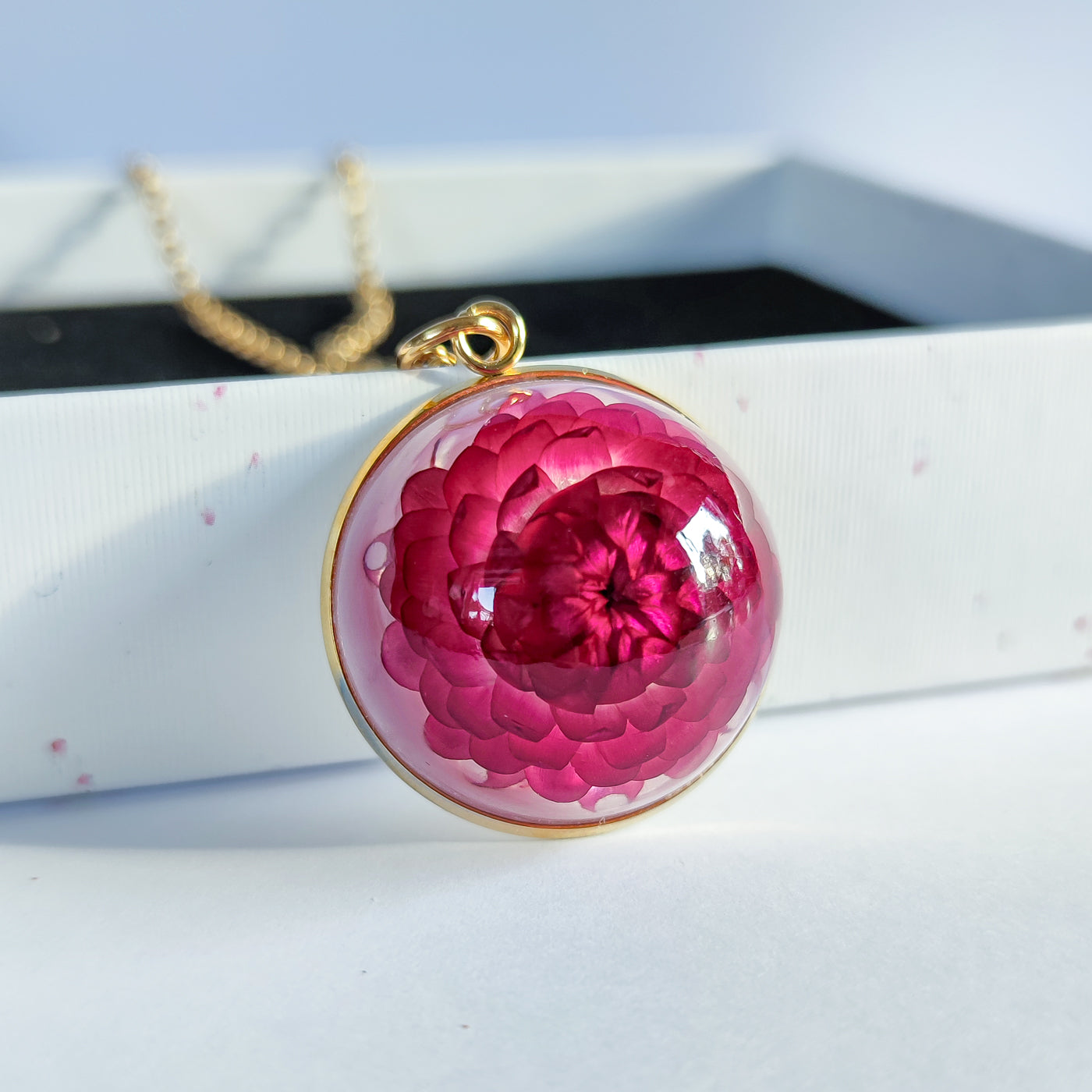 Halssmycke med ingjuten rosa eternell - Fluflu Handgjorda Smycken & Design