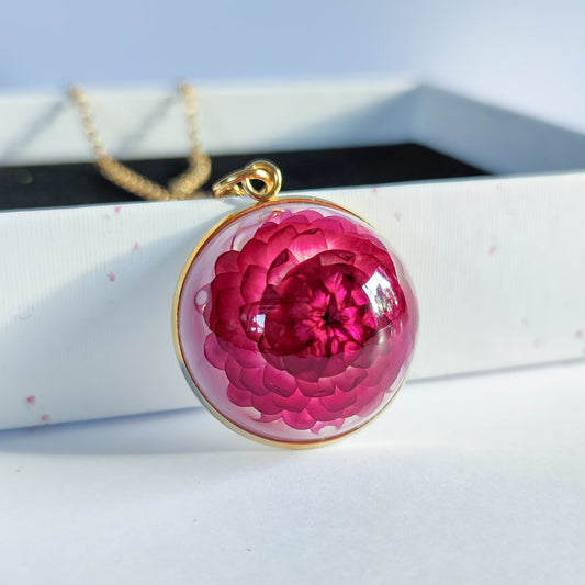 Halssmycke med ingjuten rosa eternell - Fluflu Handgjorda Smycken & Design