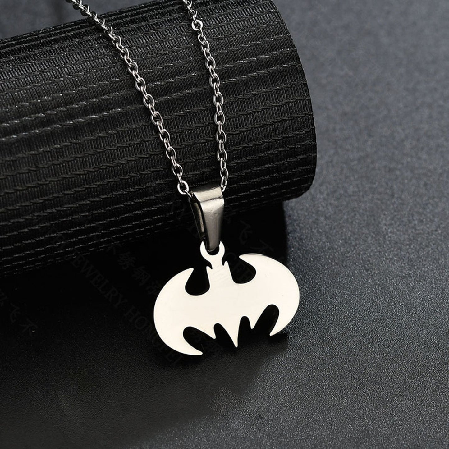 Batman halsband - Fluflu Handgjorda Smycken & Design