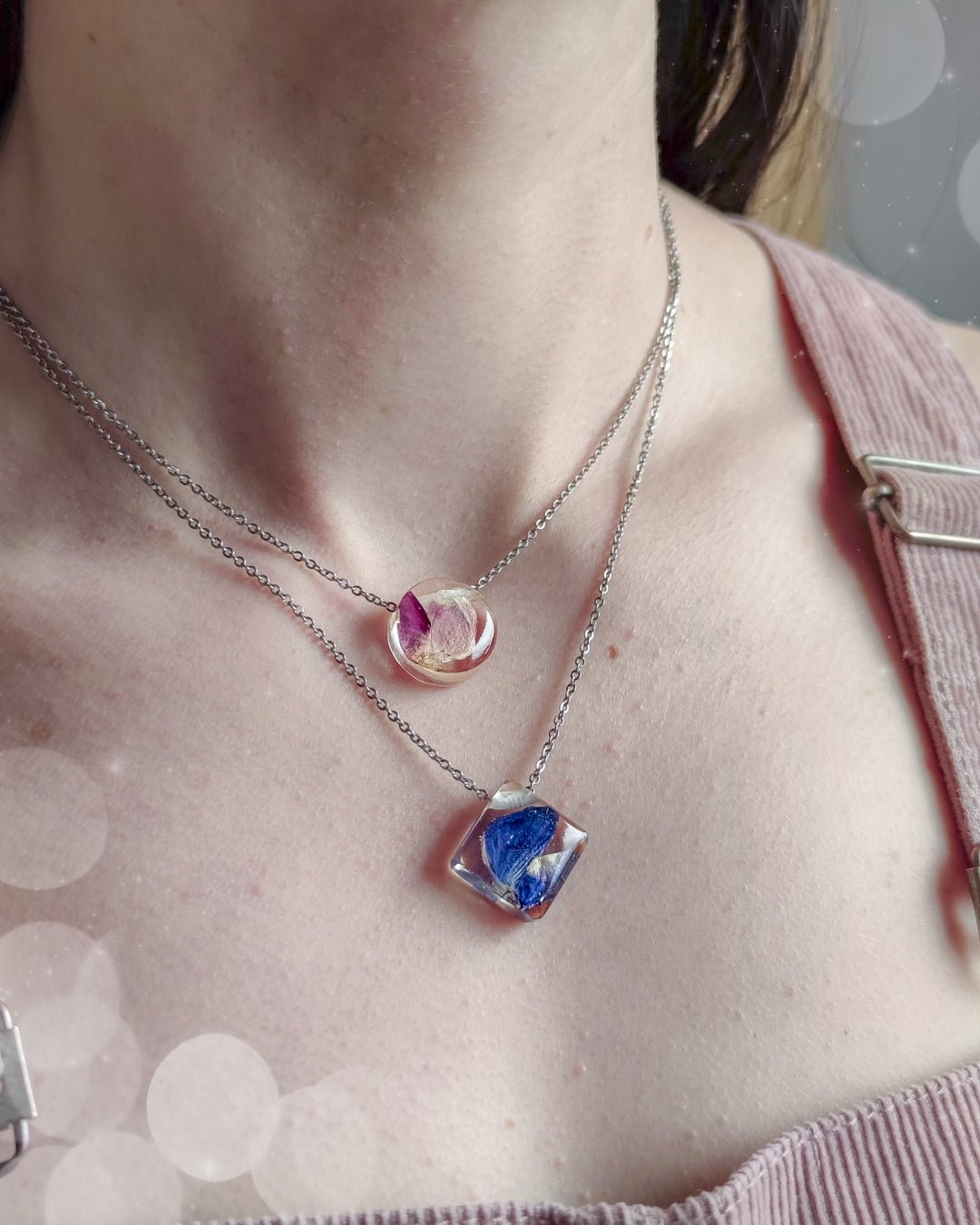 Halsband med blåa lupiner - Fluflu Handgjorda Smycken & Design