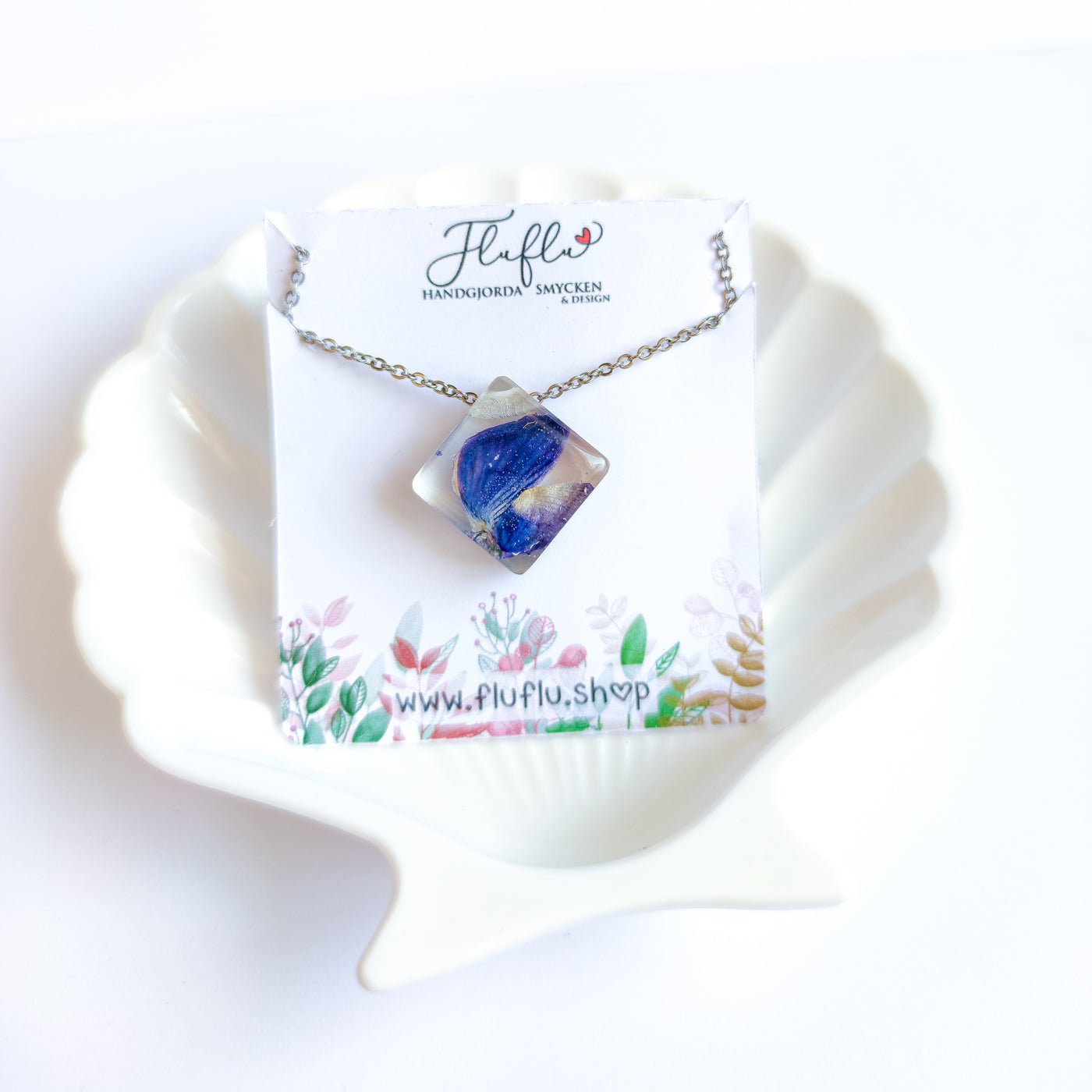 Halsband med blåa lupiner - Fluflu Handgjorda Smycken & Design