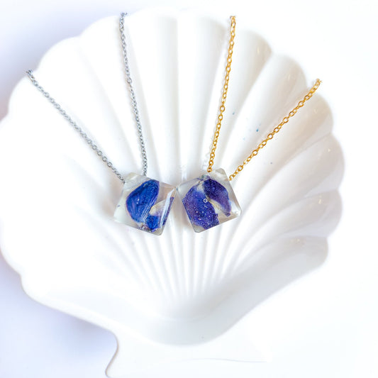 Halsband med blåa lupiner - Fluflu Handgjorda Smycken & Design