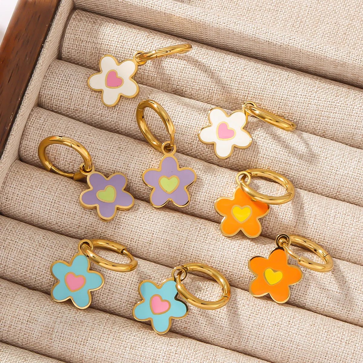 Hoops med blommor, örhängen - Fluflu Handgjorda Smycken & Design