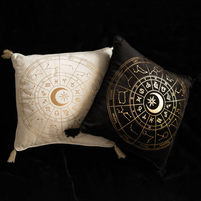 Kudde med astrologihjul, 35cm fyrkantig svart - Fluflu Handgjorda Smycken & Design