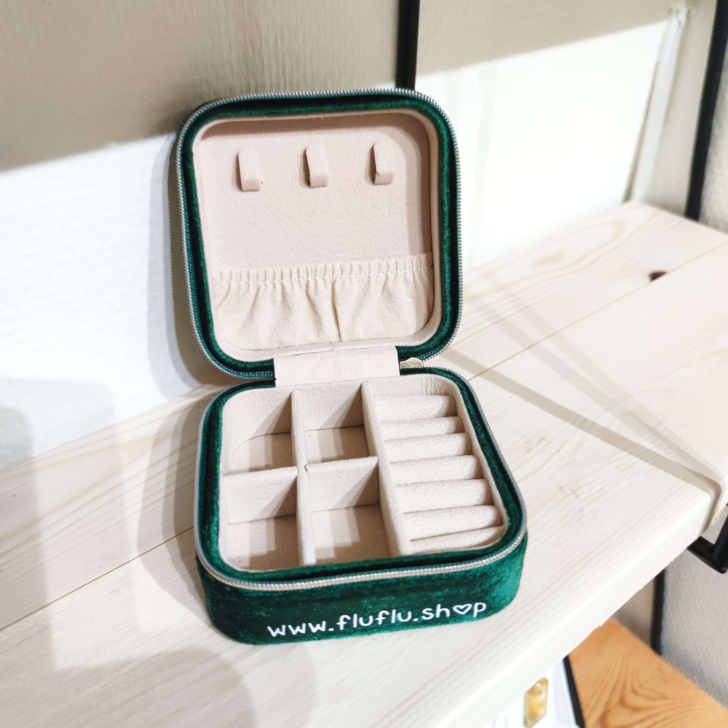 Liten smyckeskrin, skogsgrönt