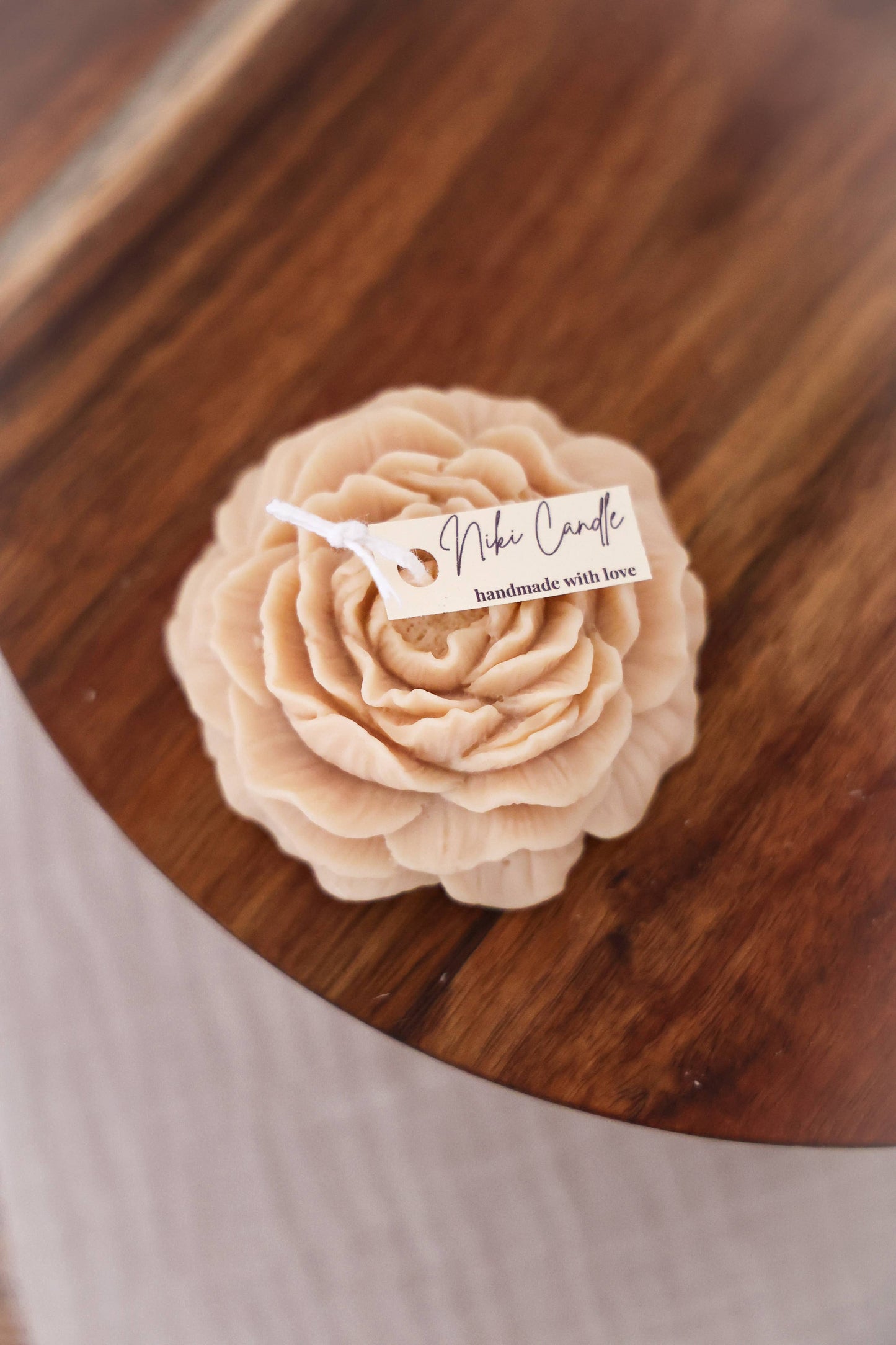 Pion - ljus i rapsvax - Fluflu Handgjorda Smycken & Design