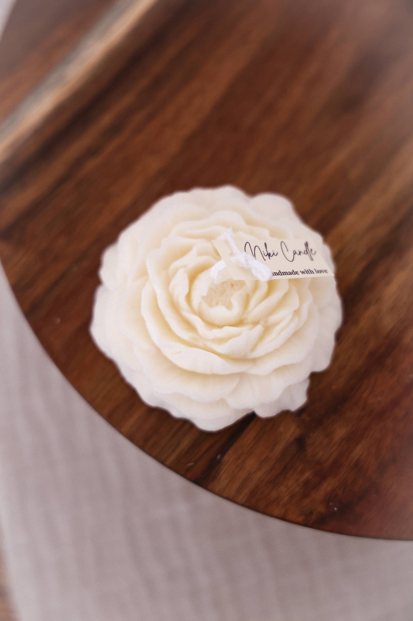 Pion - ljus i rapsvax - Fluflu Handgjorda Smycken & Design