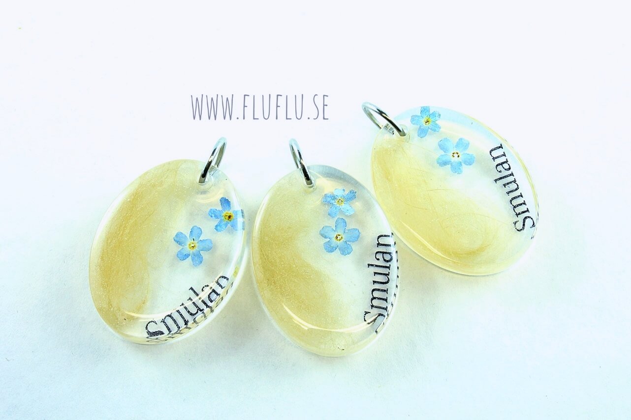 Runt hänge med hår/päls/tagel eller aska - Fluflu Handgjorda Smycken & Design