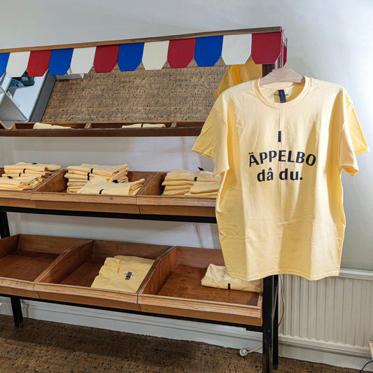 T-shirt "I Äppelbo dâ du" - Fluflu Handgjorda Smycken & Design