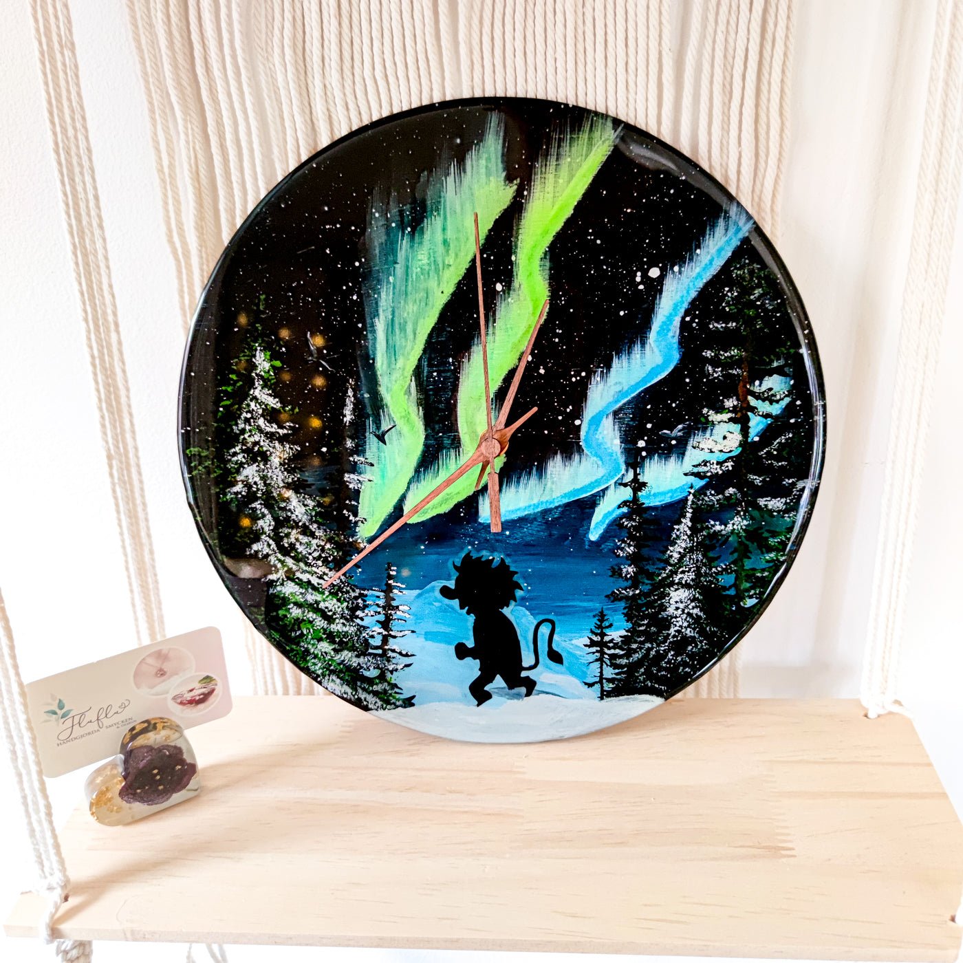 Väggklocka "Troll under norrsken" - Fluflu Handgjorda Smycken & Design