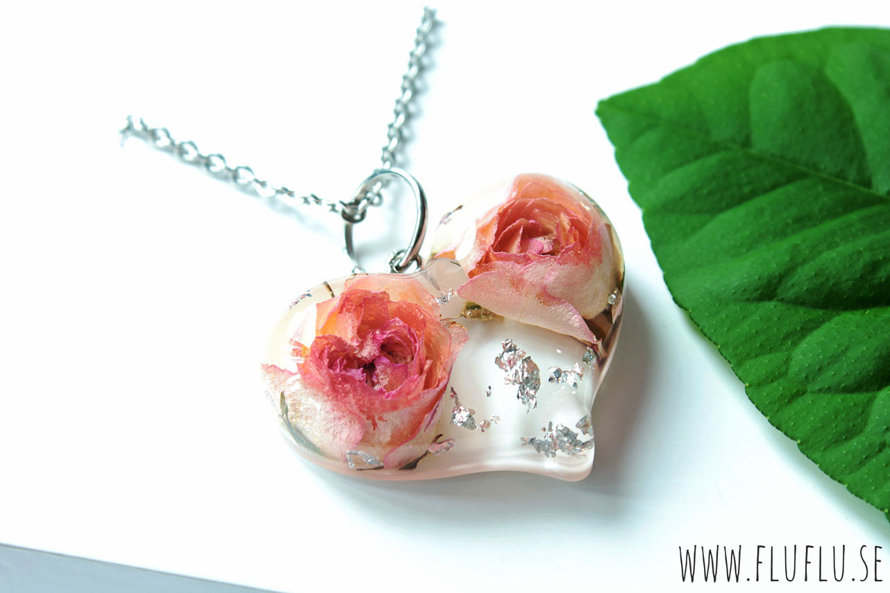 Hjärta med rosor, silver - Fluflu Handgjorda Smycken & Design