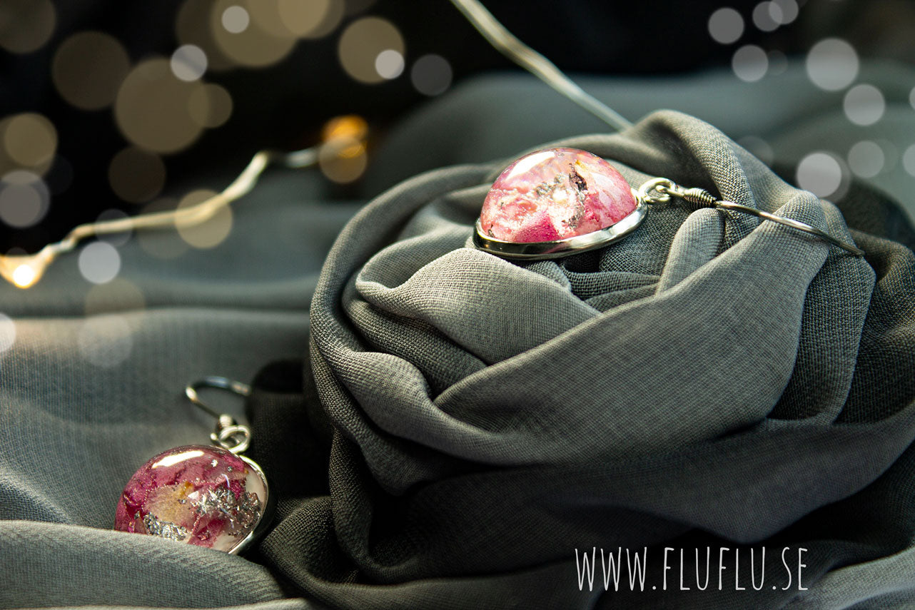 Örhängen med rosenblad och flingor, silver - Fluflu Handgjorda Smycken & Design