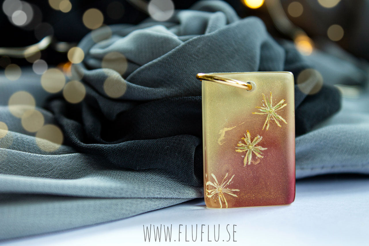 Tre blommor i hänget - Fluflu Handgjorda Smycken & Design