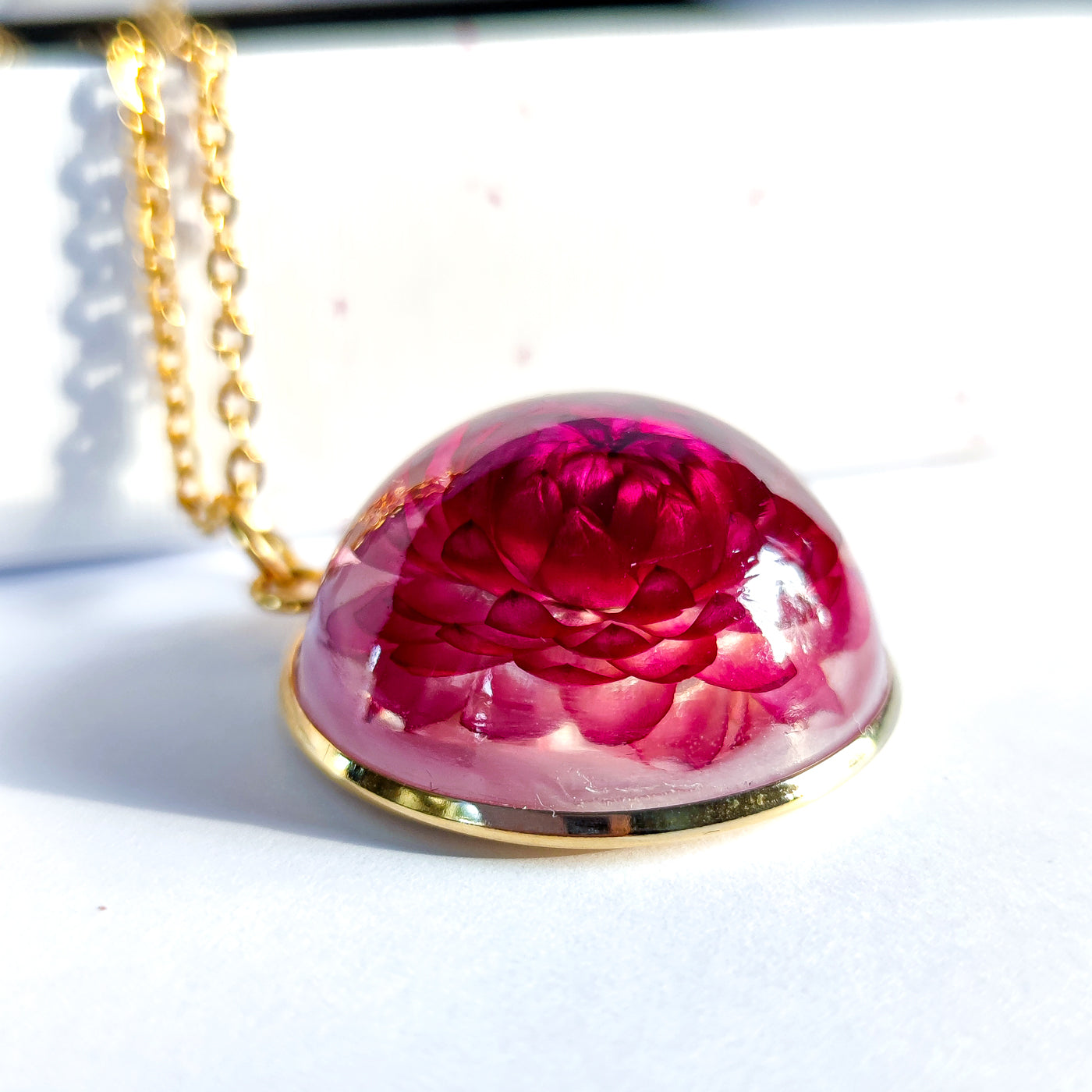Halssmycke med ingjuten rosa eternell - Fluflu Handgjorda Smycken & Design