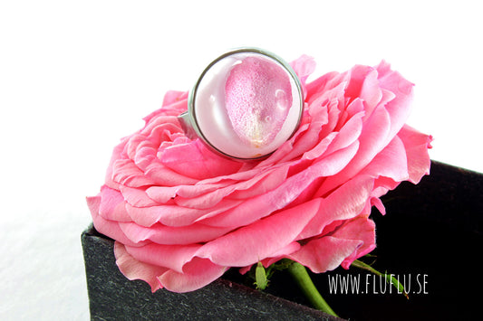 Stor ring med rosa rosenblad - Fluflu Handgjorda Smycken & Design
