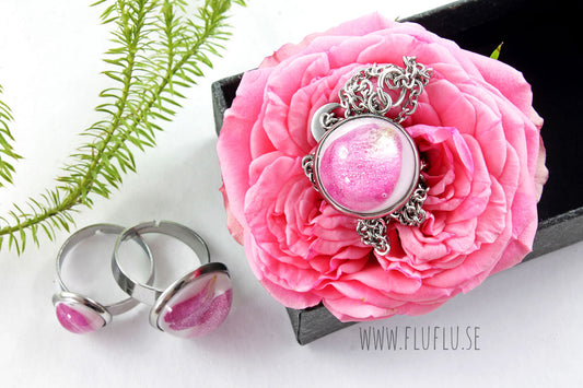 Stor ring med rosa rosenblad - Fluflu Handgjorda Smycken & Design
