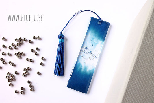 Bokmärke med blått micapulver och silverflingor - Fluflu Handgjorda Smycken & Design