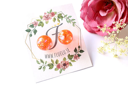 Stiftörhängen pärlor med orange strössel