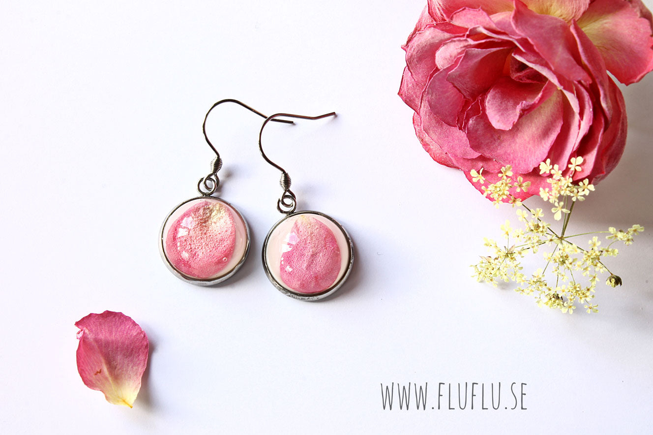 Örhängen med rosenblad, silver - Fluflu Handgjorda Smycken & Design