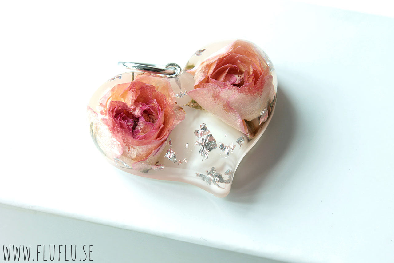 Hjärta med rosor, silver - Fluflu Handgjorda Smycken & Design